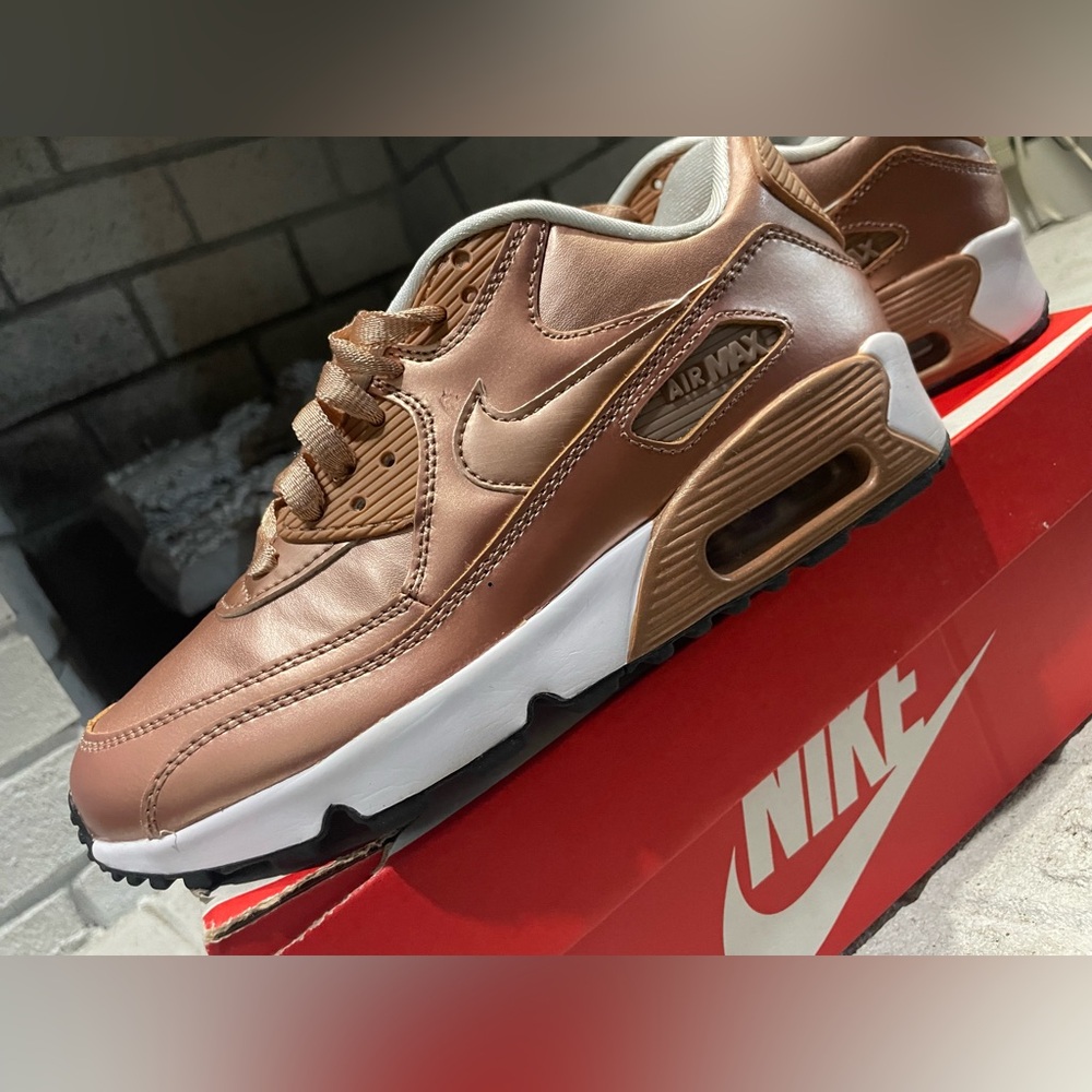 Nike Air Max 90 SE Big Kids Leather Metallic Red/Bronze 859633-900 (Size: 4.5Y)